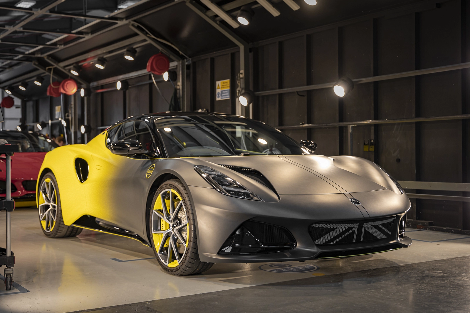 10-000th-Lotus-Emira-produced-in-Hethel (1).webp