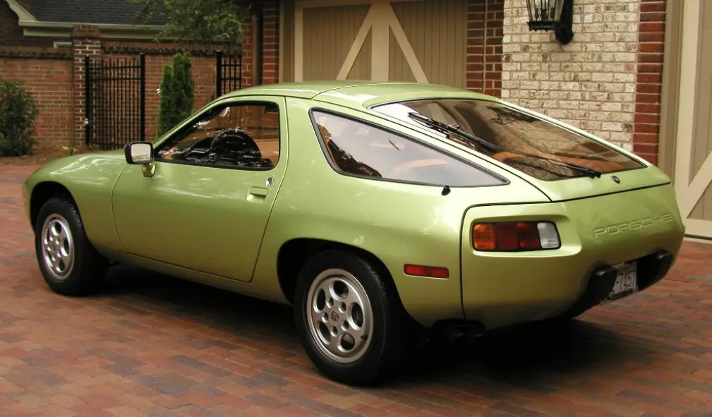250718 Porsche-928-Green-Rear.webp