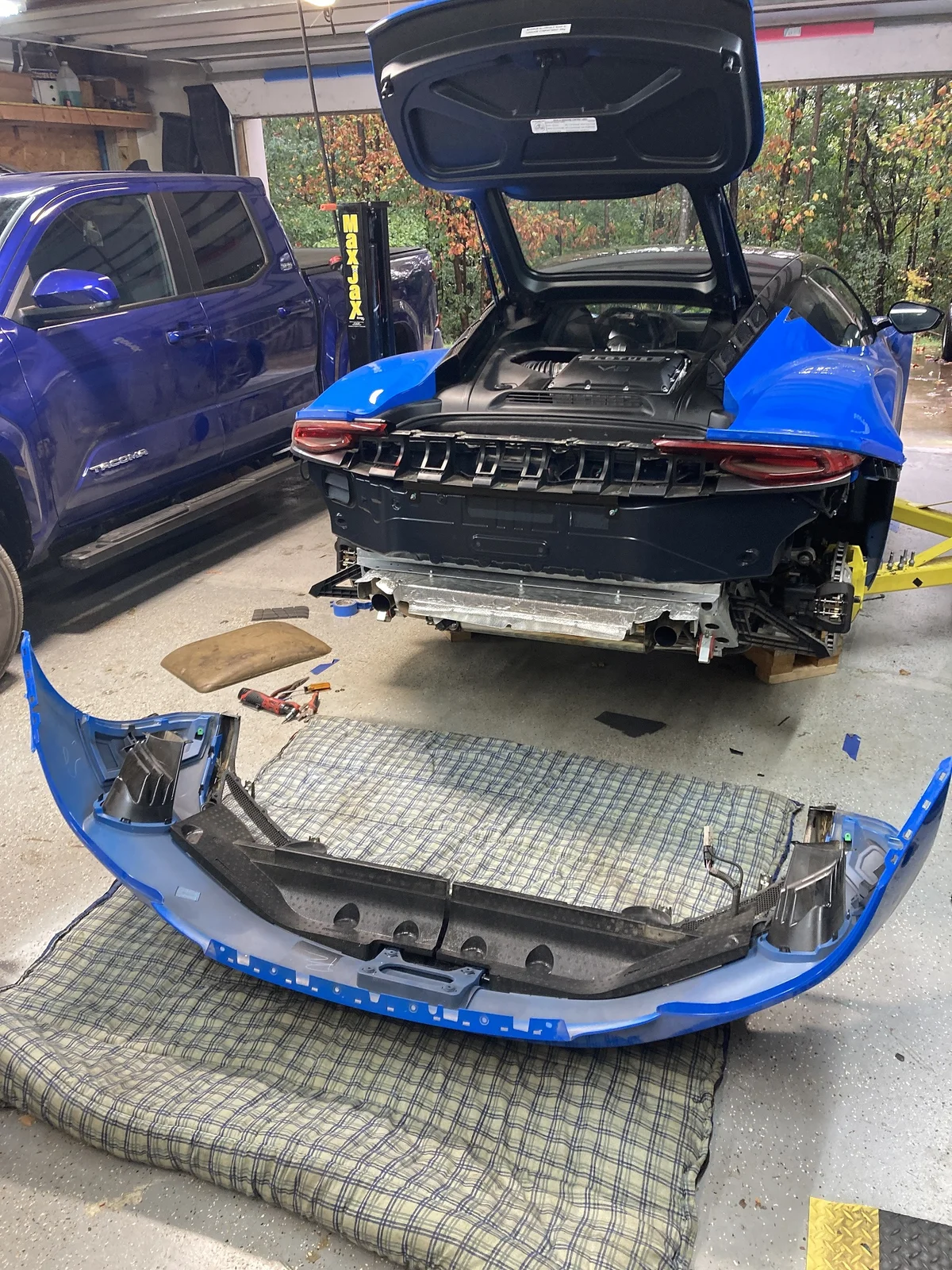 Pictures of V6 Emira with rear bumper off ( believe plastic part ...