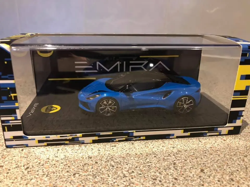 emira-model1.webp