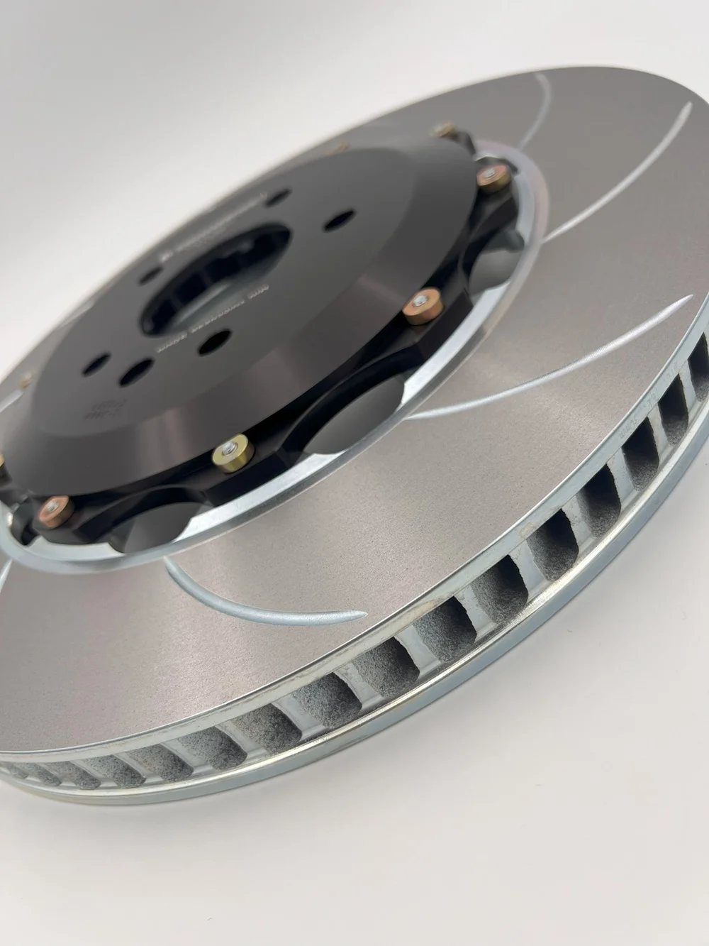 Emira ULTRAdisc Angle.webp