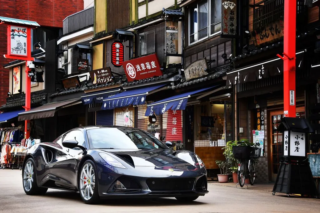 Lotus-Emira-in-Tokyo_1.jpg