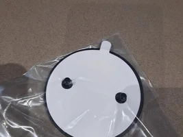 How to remove the nose badge