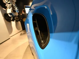 Some (nerdy) details from Shanghai showroom viewing