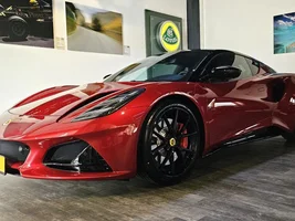 Emmie has finally arrived (Magma red V6 first edition)