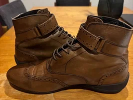 Driving shoes
