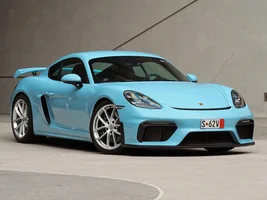 How many crossed shopped the GT4?