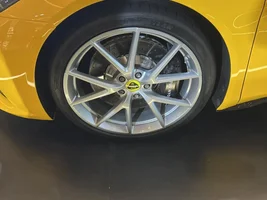 First real-world photo of silver wheels