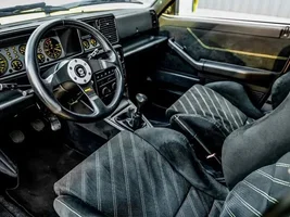 ALCANTARA VS LEATHER