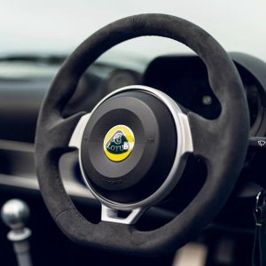 Lotus-Elise-Final-Edition-new-steering-wheel-design.jpg