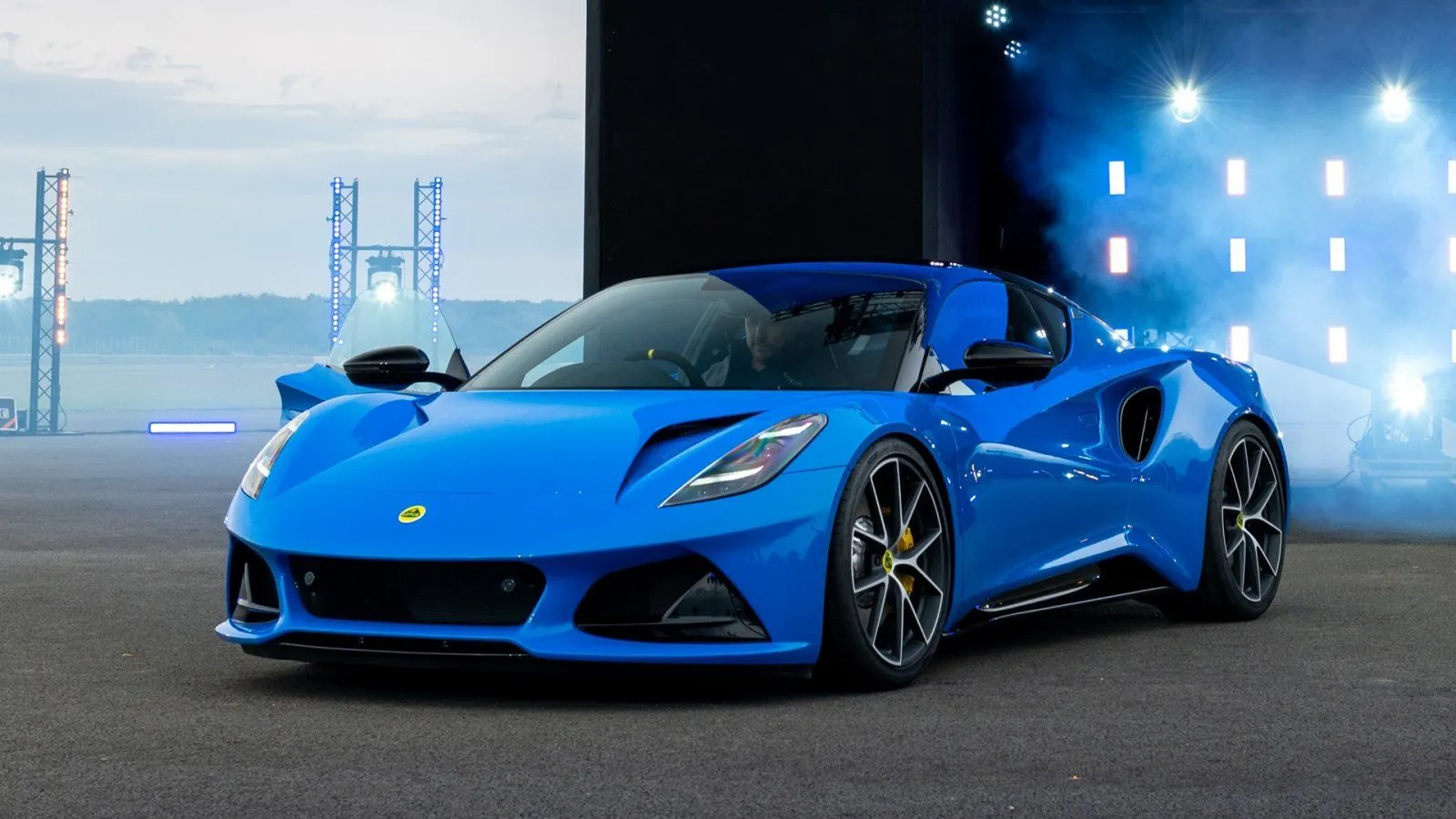 2023-lotus-emira_100798564 reveal.jpg