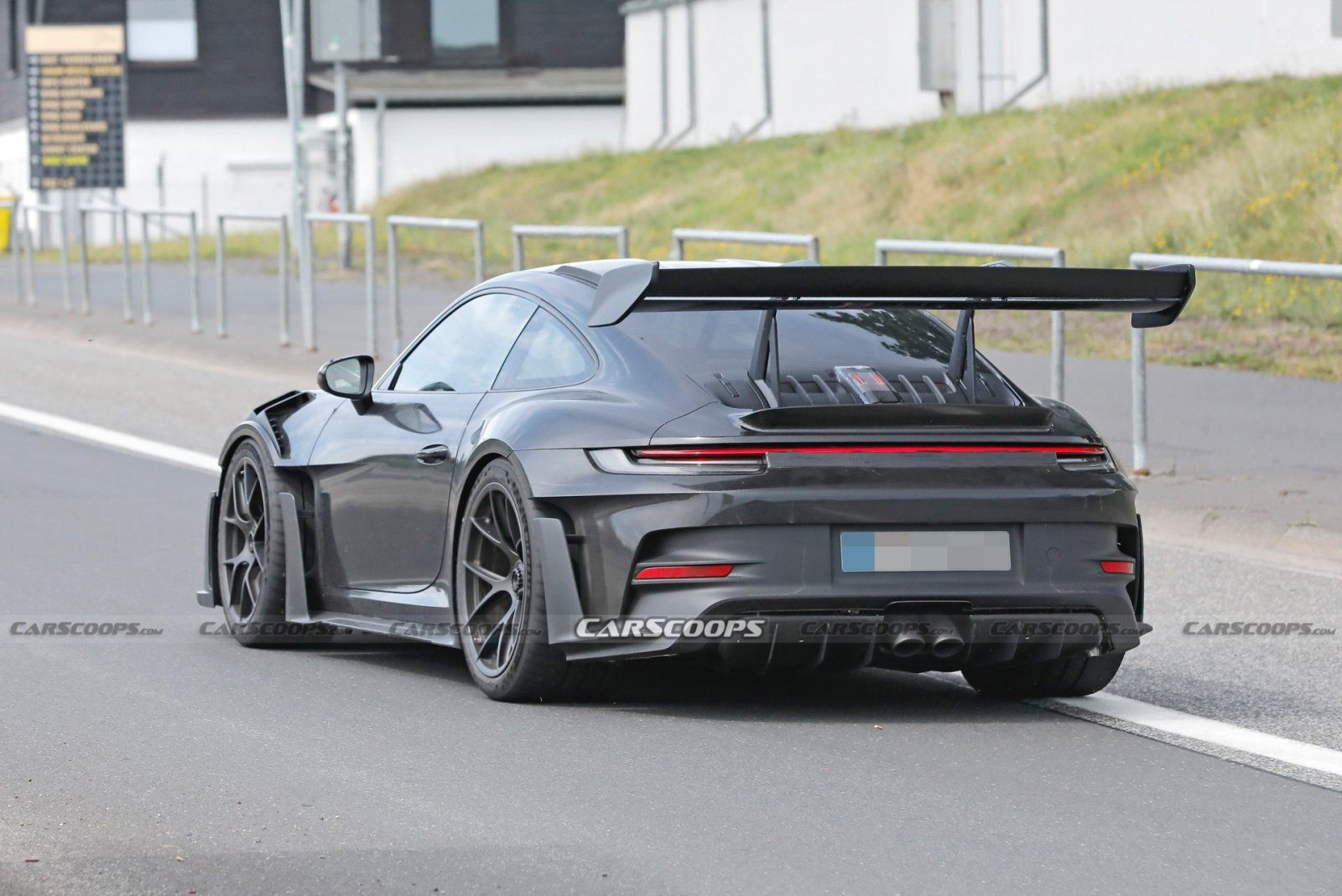 2023-Porsche-911-GT3-RS-00008-2.jpeg