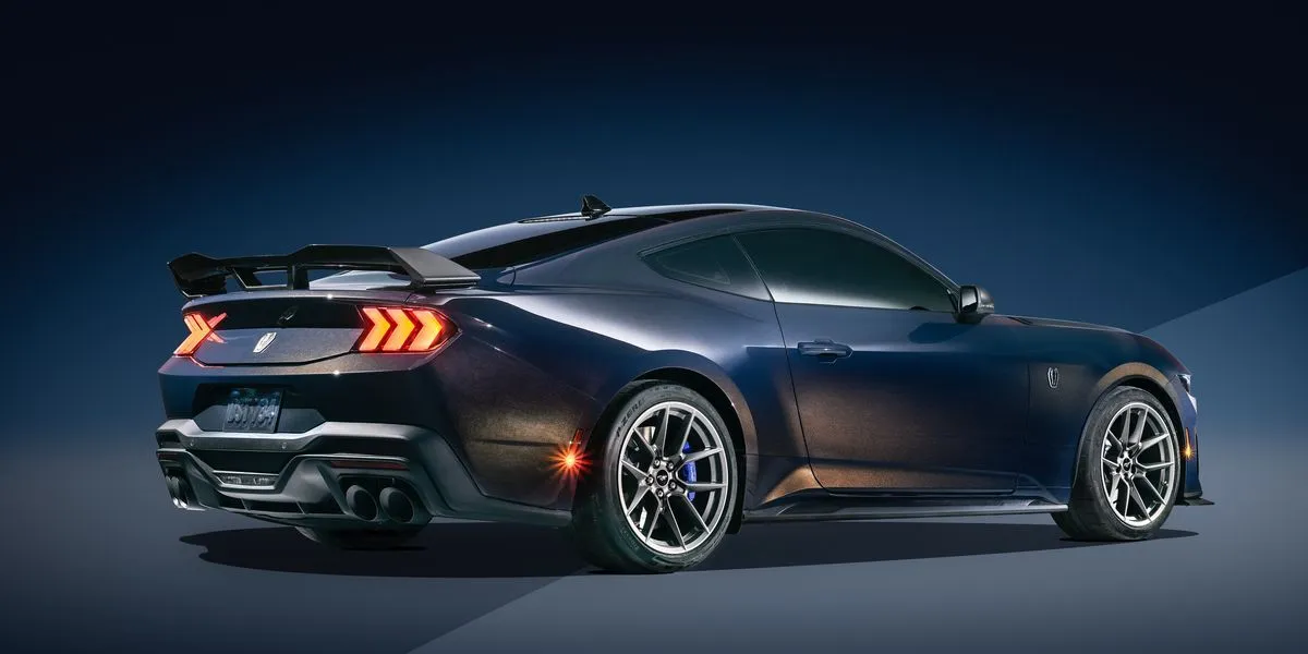 2024-ford-mustang-dark-horse-102-1663269713.jpg