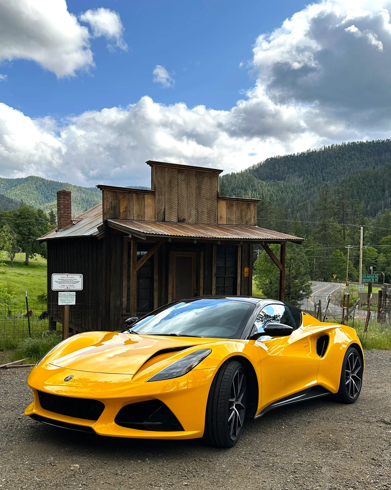 Emira at Buncom ghost town.webp
