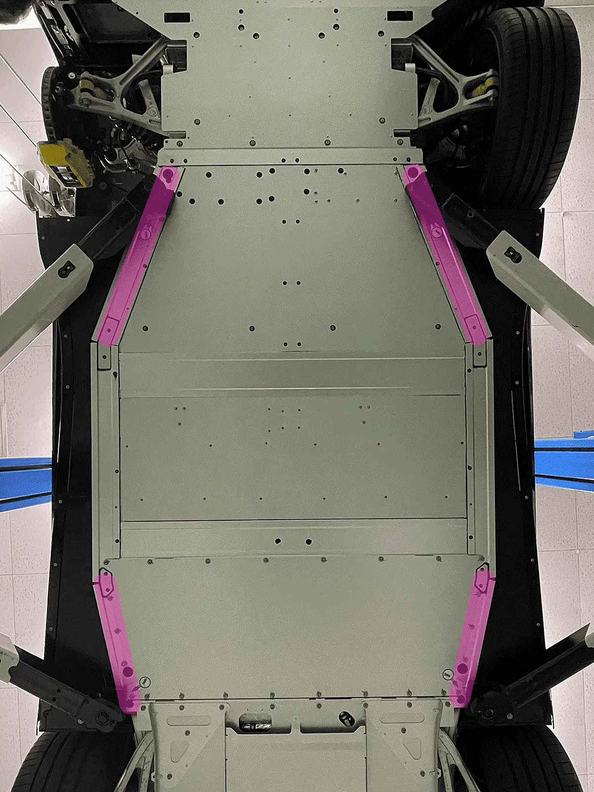 Emira bottom with rail highlights 1.png