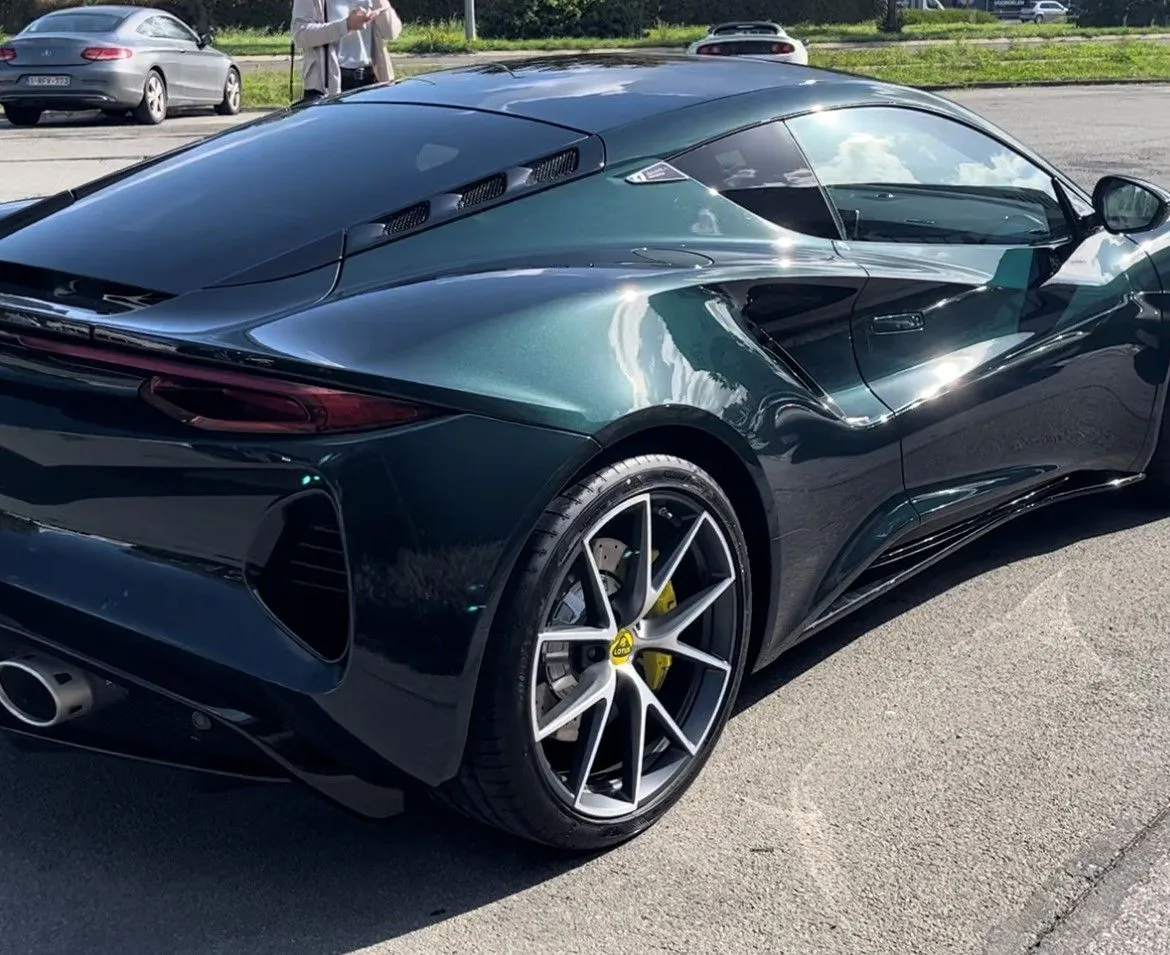 Emira Delivery 6.jpg