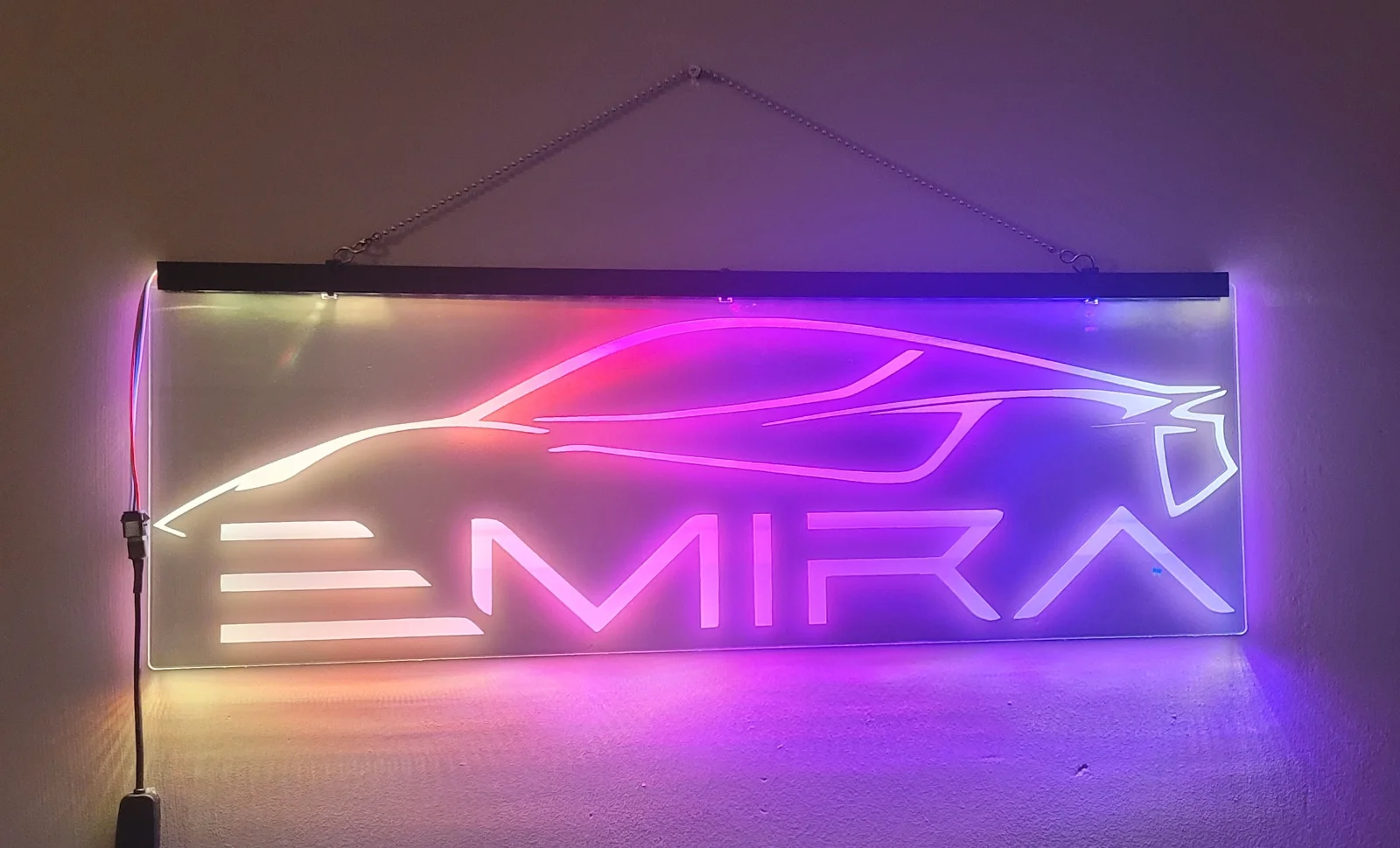 Emira Neon signc.webp